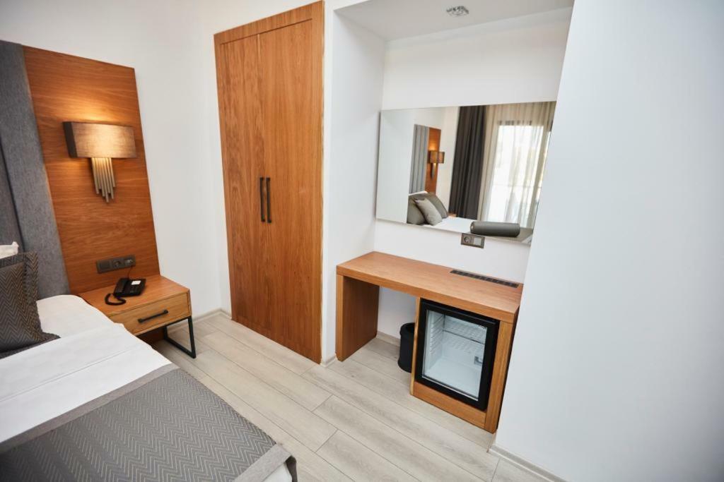 Ruwais Hotel Кешме Экстерьер фото