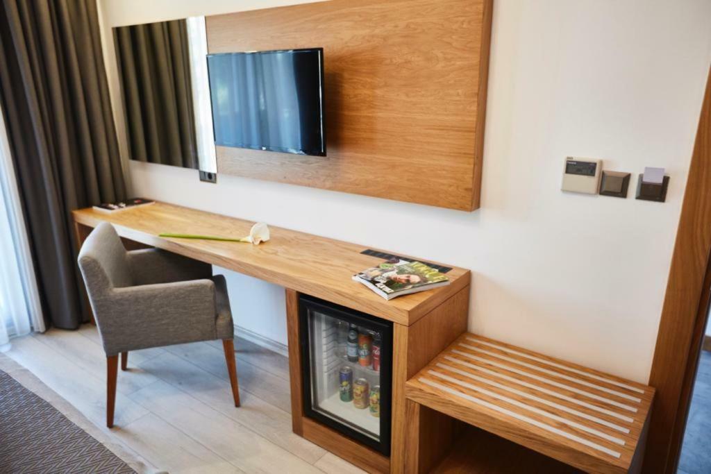 Ruwais Hotel Кешме Экстерьер фото