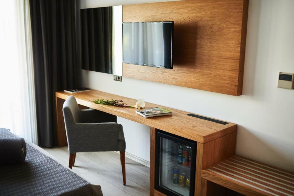 Ruwais Hotel Кешме Экстерьер фото